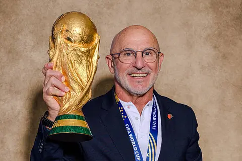 منتخب إسبانيا يعانق الذهب.. جلسة تصوير لا روخا بعد التتويج بكأس العالم (صور)